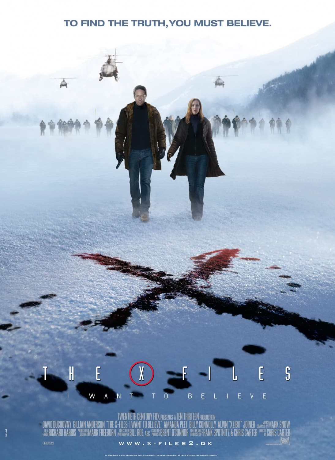 Fox Mulder et Dana Scully dans le bureau du FBI, devant l'affiche « I Want to Believe »